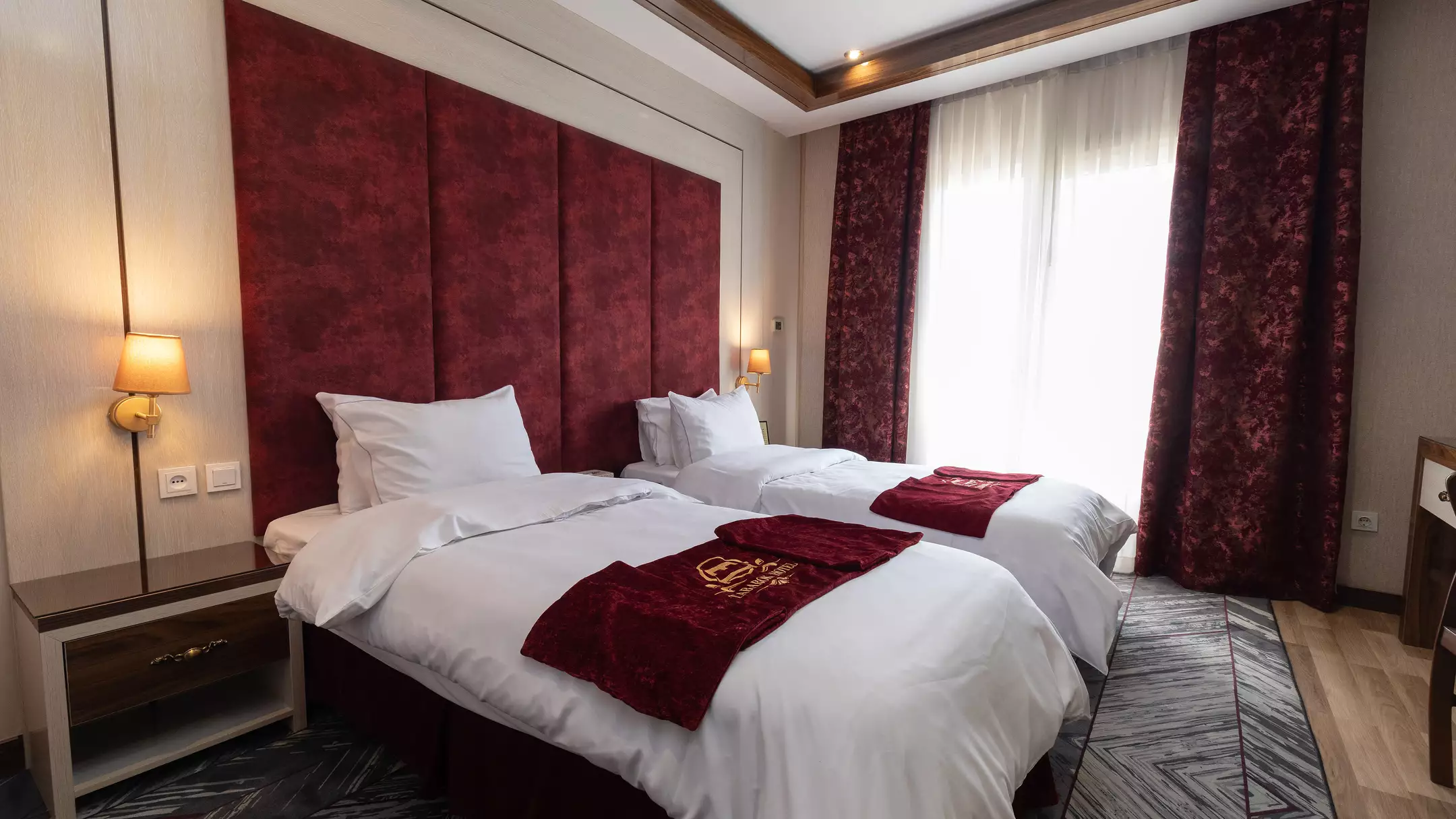 Alibaba https://cdn.alibaba.ir/ostorage/hotel-accommodation-images/67063a94666674792fccc933_1a8afdec-ee57-479a-9a19-f15f4105d9e7_هتل تبرک - اتاق دوتخته سینگل (1).webp